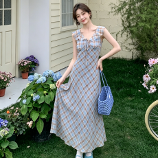 批发2026夏季新款撞色格子<b class='q'>连衣裙</b>女夏法式复古无袖系带荷叶边雪纺裙