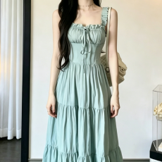 批发法式茶歇蓝色吊带<b class='q'>连衣裙</b>子女夏季2026新款温柔初夏装气质修身长裙
