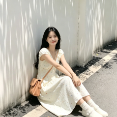 批发垂坠感<b class='q'>连衣裙</b>夏季法式甜美V领小飞袖仙女气质长裙收腰显瘦高级感