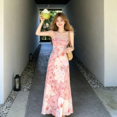批发法式粉色碎花弹力网纱碎花吊带<b class='q'>连衣裙</b>女2026新款夏季度假印花长裙