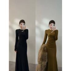批发2026秋冬新款爆款性感收腰长裙子纯欲风辣妹气质加厚镂空<b class='q'>连衣裙</b>女