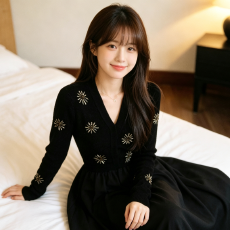 批发春装女款2026年新款高级感收腰a字烫钻绝美巨好看长袖打底<b class='q'>连衣裙</b>