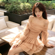 批发辣妹性感一字肩<b class='q'>连衣裙</b>女春季2026新款纯欲风收腰显瘦露肩蛋糕短裙