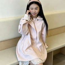 批发韩系温柔粉色中长款风衣女秋冬高级感气质宽松蕾丝<b class='q'>拼接</b>英伦风外套