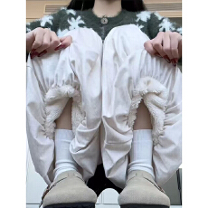 批发米白色羊羔绒花苞<b class='q'>裙裤</b><b class='q'>女</b>2026新款慵懒加绒保暖宽松显瘦休闲阔腿<b class='q'>裤</b>