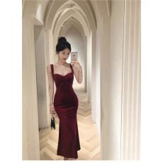 批发晚宴礼服裙女秋<b class='q'>冬</b>高级感气质带胸垫吊带裙收腰优雅长款丝绒连衣裙