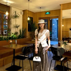 批发V领水溶泡泡袖<b class='q'>衬衫</b><b class='q'>女</b>木耳边<b class='q'>短袖</b>好看上衣