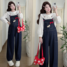 批发现现实拍2026春<b class='q'>秋</b>新款刺绣卡通孕妇可爱牛仔背带裤+娃娃领上衣