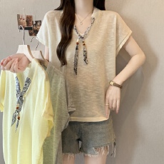 批发<b class='q'>实拍</b><b class='q'>大码</b>简约百搭丝巾V领短袖针织衫2026夏新款胖MM宽松显瘦上衣