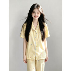 批发2026春夏新款<b class='q'>睡衣</b>女带胸垫云朵棉三件套翻领甜美可外出家居服套装