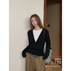 批发天猫优选    黑色<b class='q'>假两件</b>V领针织衫女秋季显瘦内搭外穿通勤打底衫