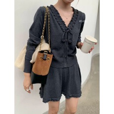批发韩系气质小香风木耳边百搭<b class='q'>针织衫</b>+A字显瘦短款半身裙套装