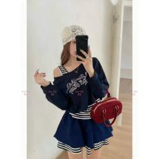 批发2025秋冬时尚甜美<b class='q'>条纹</b>背心+露肩长袖+<b class='q'>短裙</b>拼接<b class='q'>条纹</b>套装3件套