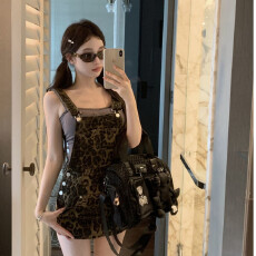 批发辣妹豹纹<b class='q'>牛仔</b>背带连衣裙女2025年春夏宽松显瘦A字包臀短裙女