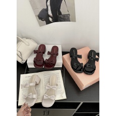 批发法式气质粗跟一字拖鞋外穿2025<b class='q'>夏季</b>新款方头凉鞋女