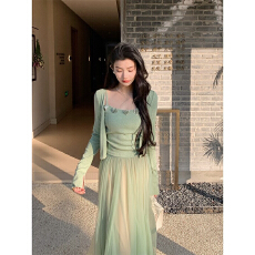 批发温柔<b class='q'>甜美</b>风少女感吊带背心上衣两件套女春秋新款套装