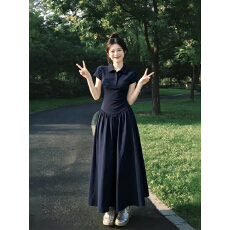 批发法式高级感短袖<b class='q'>连衣裙</b>女2026夏季新款藏蓝色正肩收腰显瘦