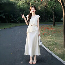 批发度假风缎面吊带连衣裙镂空无袖罩衫套装女夏日2026新款ootd两件套