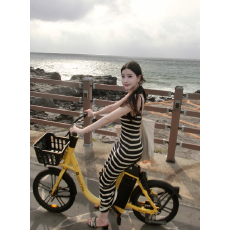 批发氧气感露背条纹吊带连衣裙<b class='q'>女</b>春秋修身度假包臀长<b class='q'>裙</b>