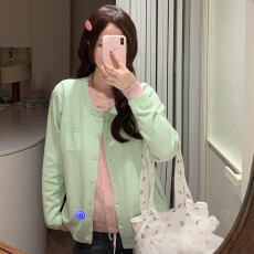 批发今年流行的爆款女装假两件拼接减龄针织开衫新款毛衣巨好看上衣<b class='q'>潮</b>