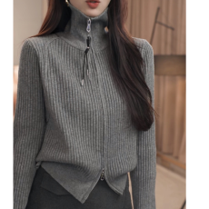 批发<b class='q'>韩</b>式休闲<b class='q'>风</b>拉链长袖减龄设计感针织开衫冬季新款时尚百搭纯色毛衣