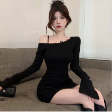 批发黑色气质斜露单肩内搭辣妹连衣裙女新款长袖超显身材的包臀短裙子
