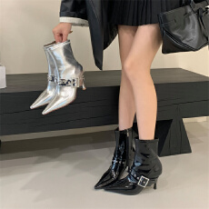 富贵一足短靴2025秋冬新款尖头瘦瘦靴洋气高跟韩系皮带扣水钻短靴