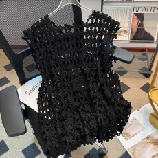 批发实拍<b class='q'>大码</b>女装设计感小众花朵刺绣镂空蕾丝衫叠穿罩衫洋气背心上衣