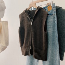 批发实拍大码女装秋冬新款复古风宽松型时尚百搭胖MM显瘦拉链连帽马甲