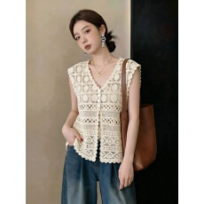 批发实拍大码女装2026夏季钩花镂空马夹女设计感V领无袖打底背心马甲