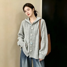 批发大码秋冬星星贝壳纽扣毛衣女宽松慵懒风复古学院风针织连帽<b class='q'>外套</b>
