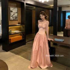 批发纯欲风高级感粉色抹胸<b class='q'>连衣裙</b>女夏季复古褶皱收腰气质长裙