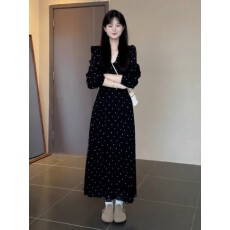 批发2025新款法式黑色v领波点长袖连衣裙子秋冬季小个子气质收腰<b class='q'>长裙</b>