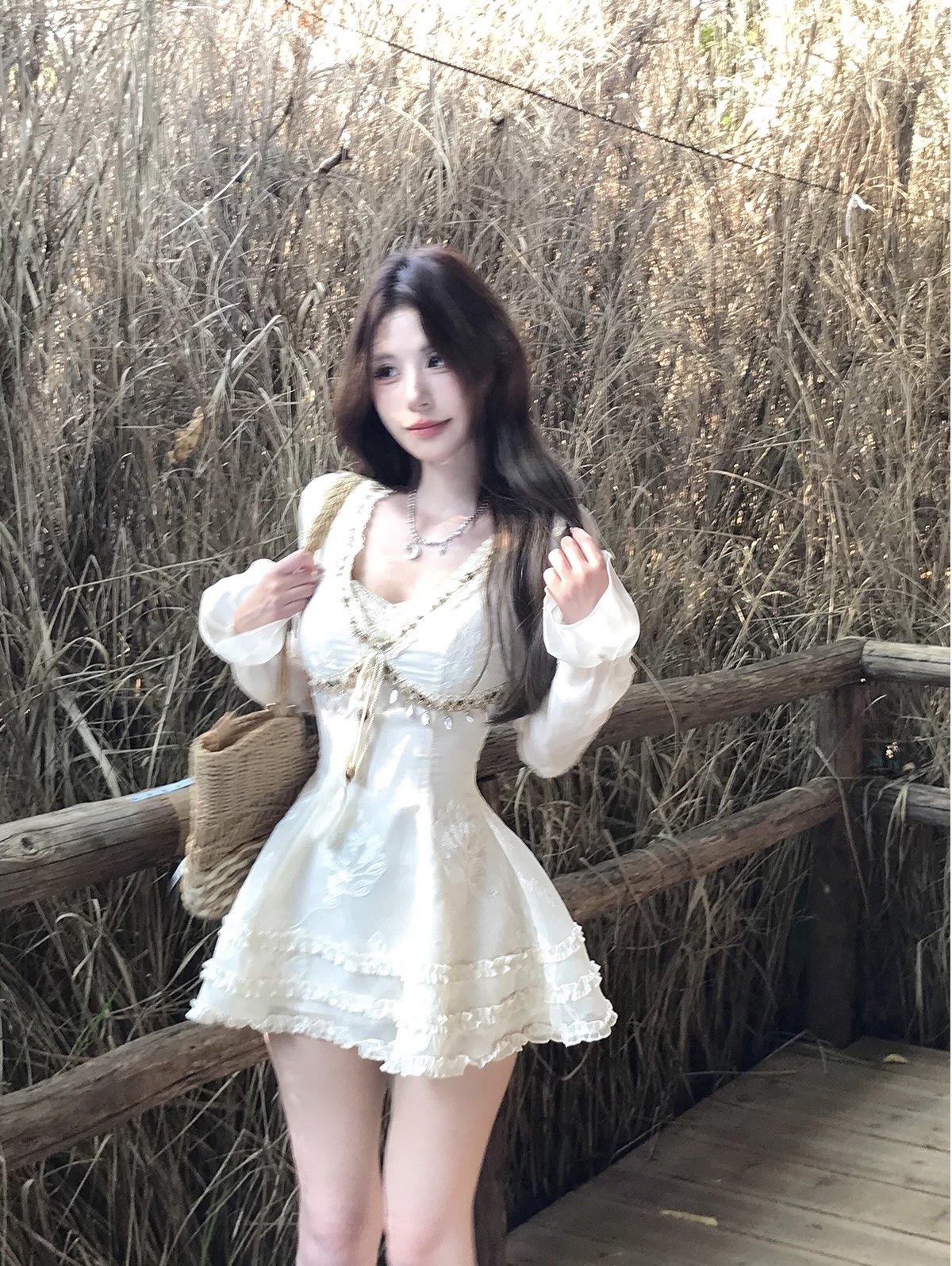 BY31822# 法式初恋短裙收腰显瘦辣妹纯欲设计感绣花连衣裙女秋季长袖裙子女 服裝批發女裝批發服飾貨源
