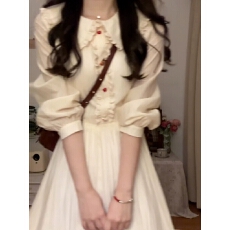 批发带内里法式气质杏色连衣<b class='q'>裙</b>子女秋冬2025新款新年战袍小个子