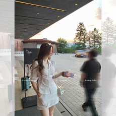 批发CloudSweet白云甜 韩漫高智 气质收腰白色<b class='q'>衬衫</b>女通勤<b class='q'>修身</b>长袖上衣