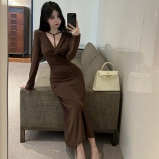 批发温柔纯欲风设计感褶皱包臀长裙女新款气质性感显瘦百搭长袖<b class='q'>连衣裙</b>