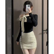 批发法式高级感chic穿搭一整套女早秋穿搭露肩<b class='q'>长袖</b>上衣波点短裙<b class='q'>两件套</b>