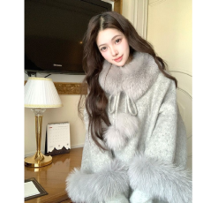 批发初雪斗篷仿狐狸毛领宽松毛呢大衣女慵懒风呢子袖口毛外套百搭大衣