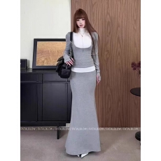 批发韩系穿搭套装女秋<b class='q'>冬</b>季巨好看灰色高领长袖上衣包臀鱼尾裙子两件套
