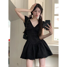 批发泡泡袖V领赫本风<b class='q'>连衣裙</b>女装夏季法式甜辣黑色收腰蓬蓬裙短裙裙子