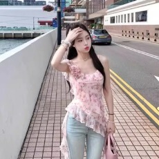 批发碎花不规则荷叶边<b class='q'>吊带</b><b class='q'>背心</b>女夏季设计感收腰修身<b class='q'>无袖</b><b class='q'>雪纺</b><b class='q'>上衣</b>