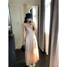 批发粉色吊带<b class='q'>连衣裙</b>女法式高级感轻奢名媛气质不规则裁剪蕾丝拼接长裙