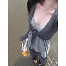 批发软糯<b class='q'>羊绒</b>220克 轻熟慵懒风开衫V领吊带显瘦两件套