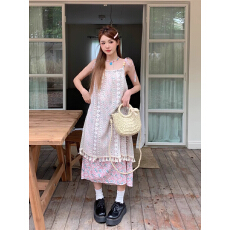 批发小个子海边度假风吊带裙女早春设计感拼接碎花裙甜美连衣