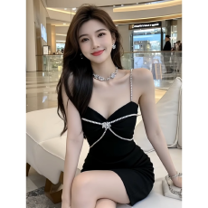 批发赫本风名媛气质小众重工设计聚会<b class='q'>礼服</b>连衣裙2025夏季新款吊带裙子
