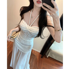 批发度假风纯欲碎花挂脖抹胸背心上衣清冷感高腰包臀长款半身裙<b class='q'>套装</b>女