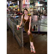 批发优雅百搭款性感度假风U领无袖连衣裙女修身显瘦橄榄绿包臀中长裙