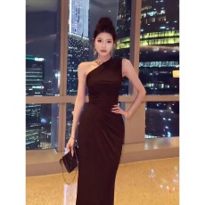 批发复古高级感镂空气质无袖斜肩连衣裙女夏季性感收腰显瘦包臀长裙子