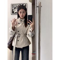 批发米色短款风衣外套女2026<b class='q'>春</b>秋新款小个子英伦风收腰精致高级感大衣